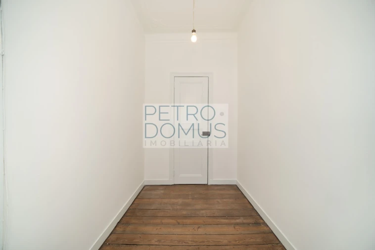 Apartamento T3 para Venda em Campolide Foto 12