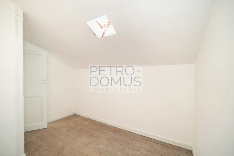 Apartamento T3 para Venda em Campolide Foto 22