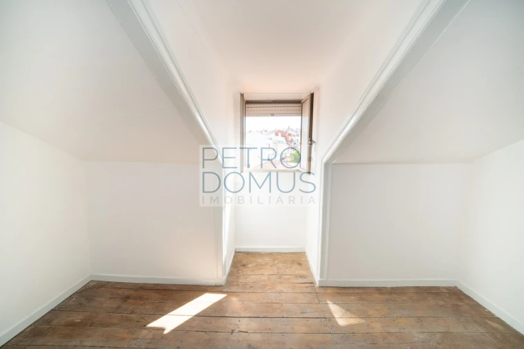 Apartamento T3 para Venda em Campolide Foto 27