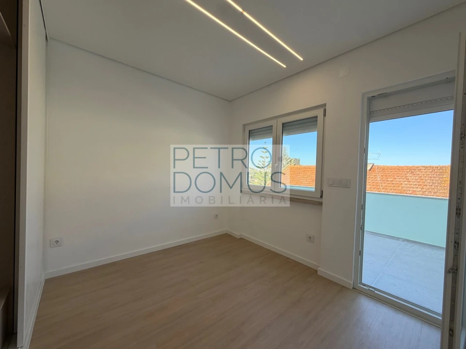 Apartamento T2 para Venda em Almada, Cova da Piedade, Pragal e Cacilhas Foto 20