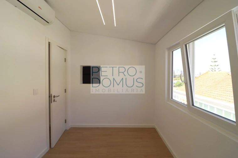 Apartamento T2 para Venda em Almada, Cova da Piedade, Pragal e Cacilhas Foto 34