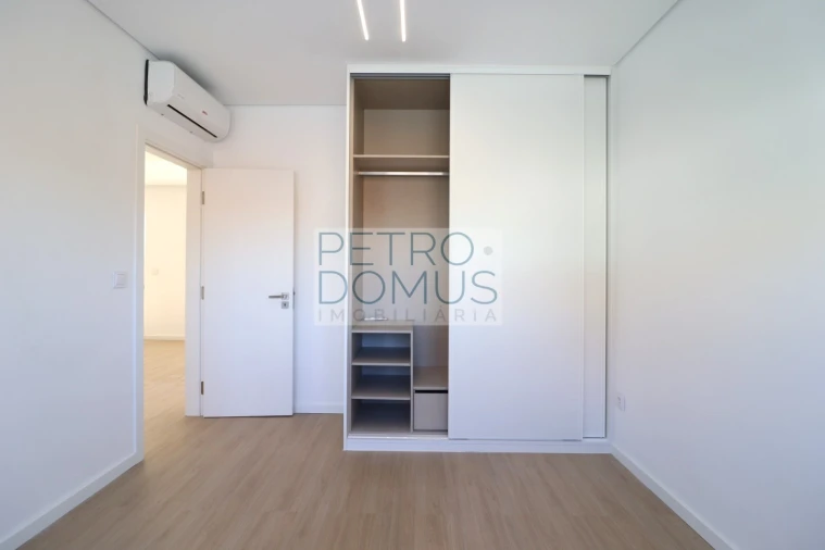 Apartamento T2 para Venda em Almada, Cova da Piedade, Pragal e Cacilhas Foto 25