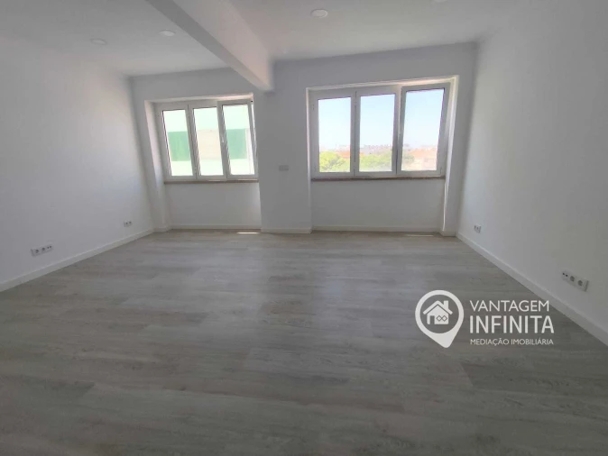 Apartamento T3 para Venda em Almada, Cova da Piedade, Pragal e Cacilhas Foto 2