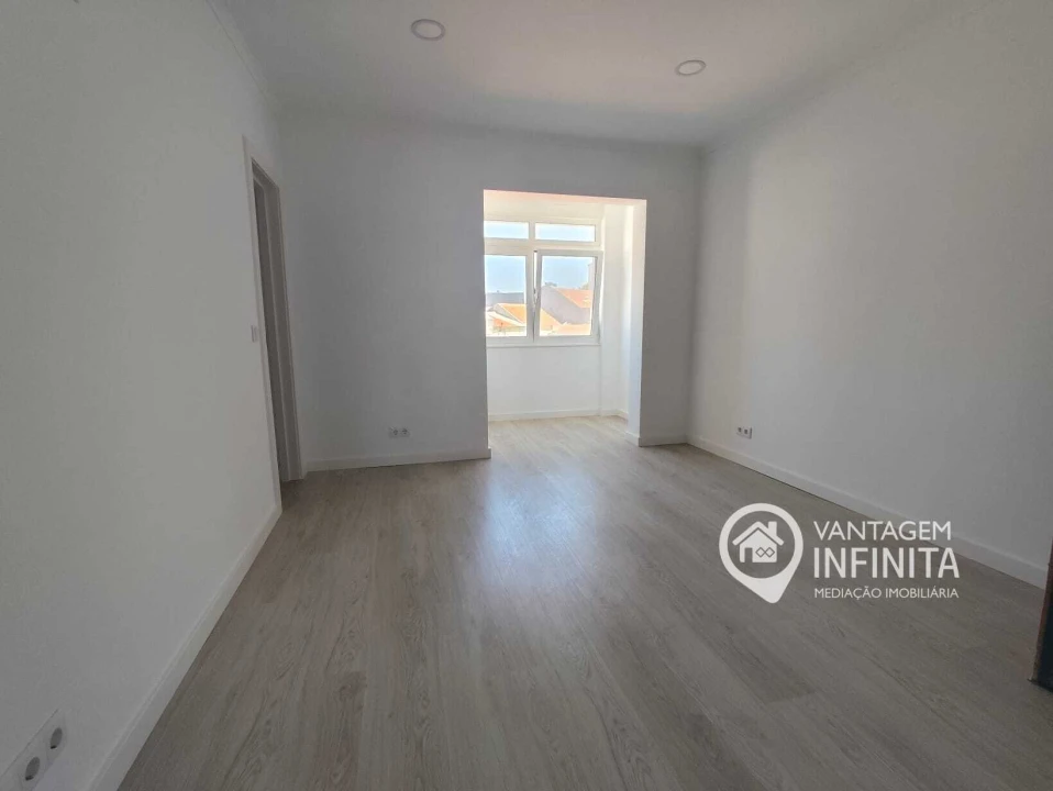 Apartamento T3 para Venda em Almada, Cova da Piedade, Pragal e Cacilhas Foto 10