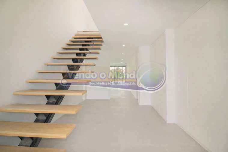 Moradia T6 para Venda em Santo Estêvão Foto 8