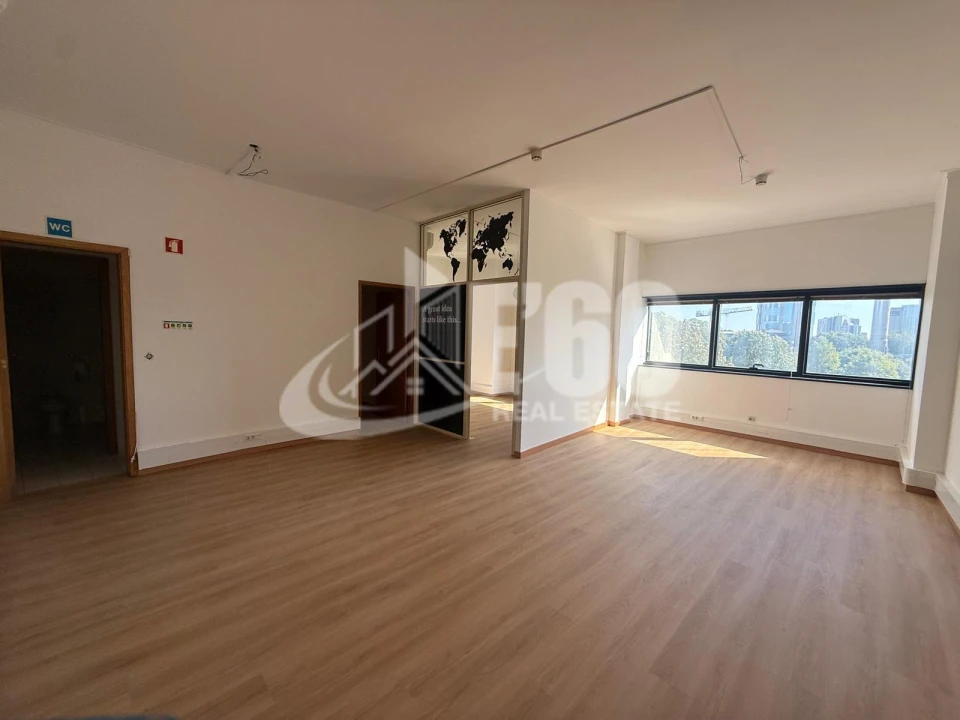 Escritório para Arrendamento em Cedofeita, Santo Ildefonso, Sé, Miragaia, São Nicolau e Vitória Foto 5