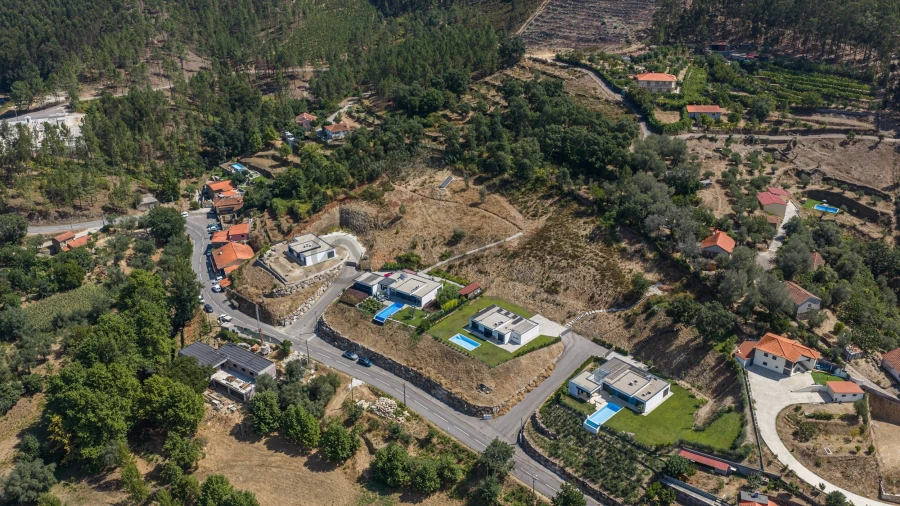 Moradia T3 para Venda em Canedo de Basto e Corgo Foto 4