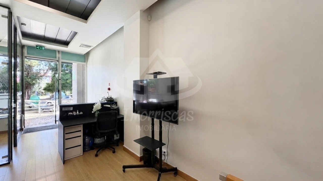 Loja para Arrendamento em Lumiar Foto 6