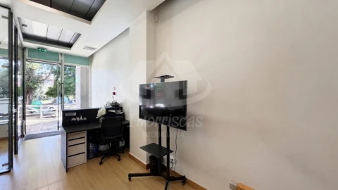 Loja para Arrendamento em Lumiar