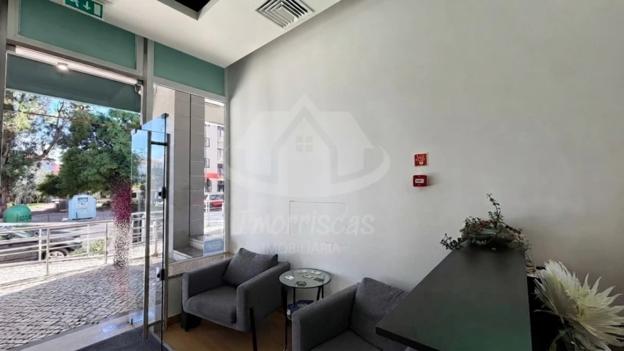 Loja para Arrendamento em Lumiar Foto 2