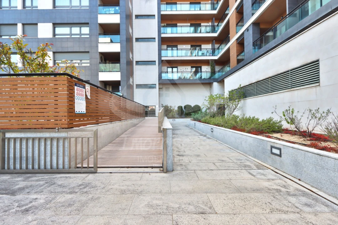 Apartamento T3 para Venda em Sacavém e Prior Velho Foto 8