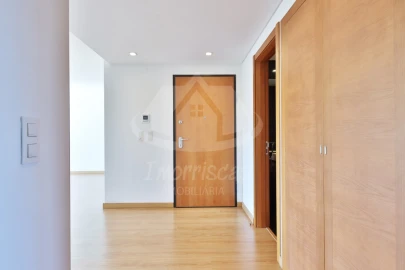 Apartamento T3 para Venda em Sacavém e Prior Velho