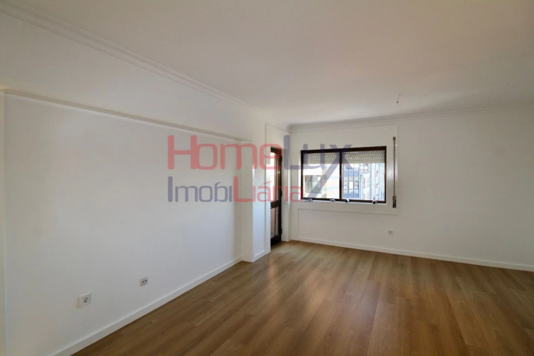 Apartamento T2 para Venda em Rio Tinto Foto 3