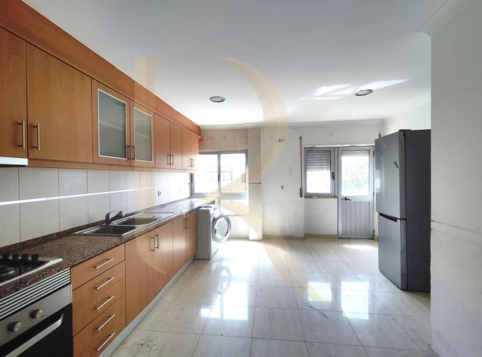 Apartamento T2 para Venda em Amora Foto 2
