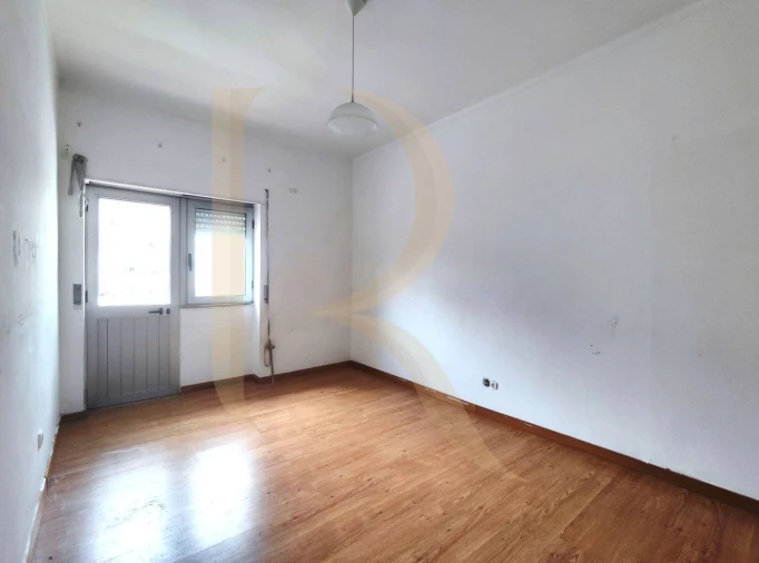 Apartamento T2 para Venda em Amora Foto 8