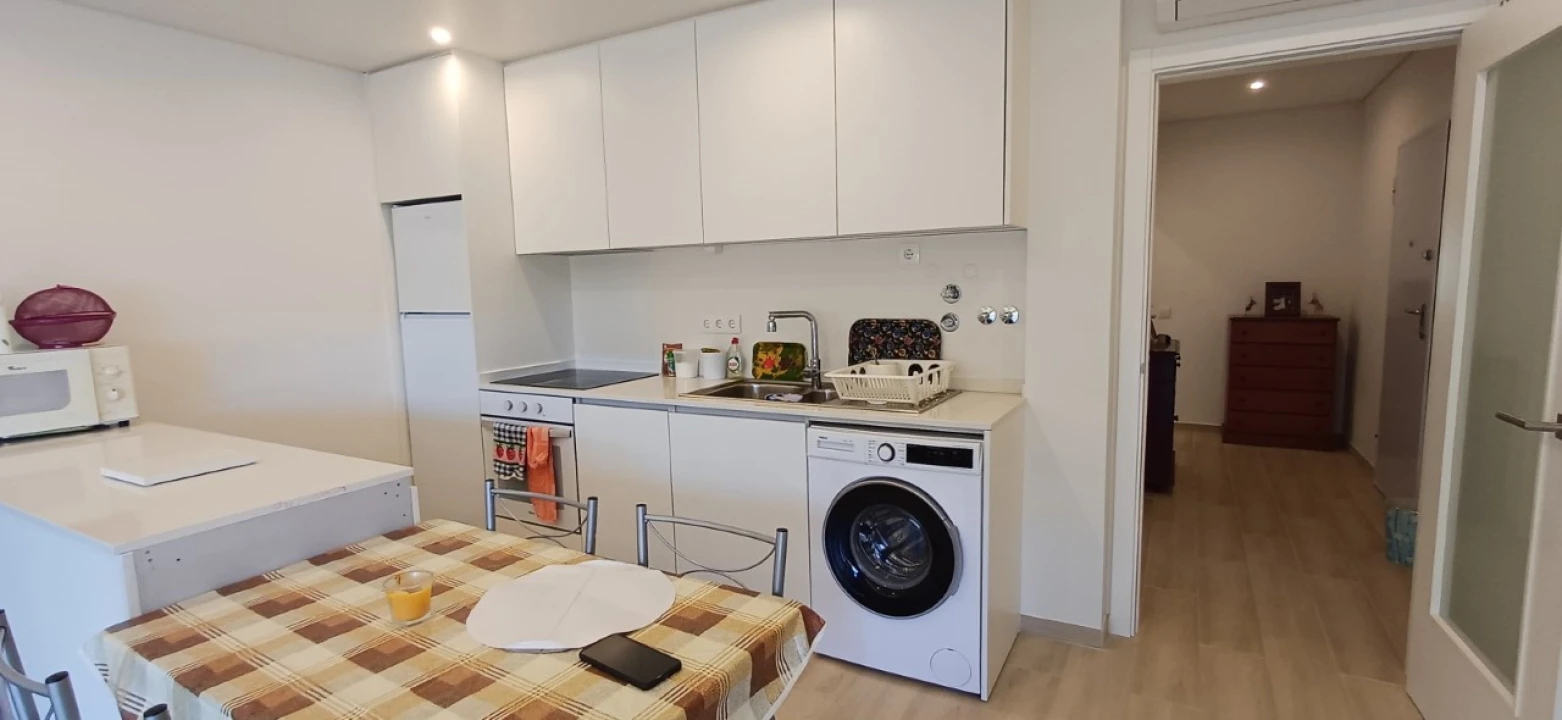 Apartamento T1 para Venda em Sé e São Lourenço Foto 6