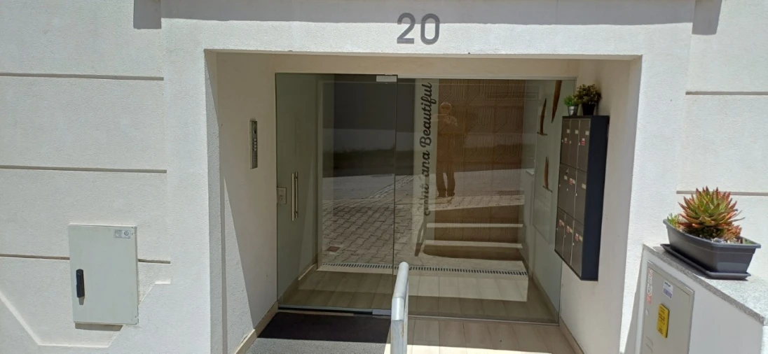 Apartamento T1 para Venda em Sé e São Lourenço Foto 33