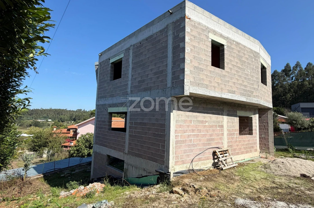 Moradia T3 para Venda em Eja Foto 13