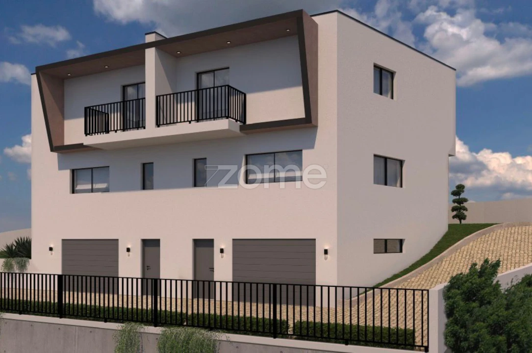 Moradia T3 para Venda em Eja Foto 1