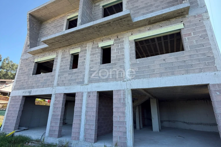 Moradia T3 para Venda em Eja Foto 3