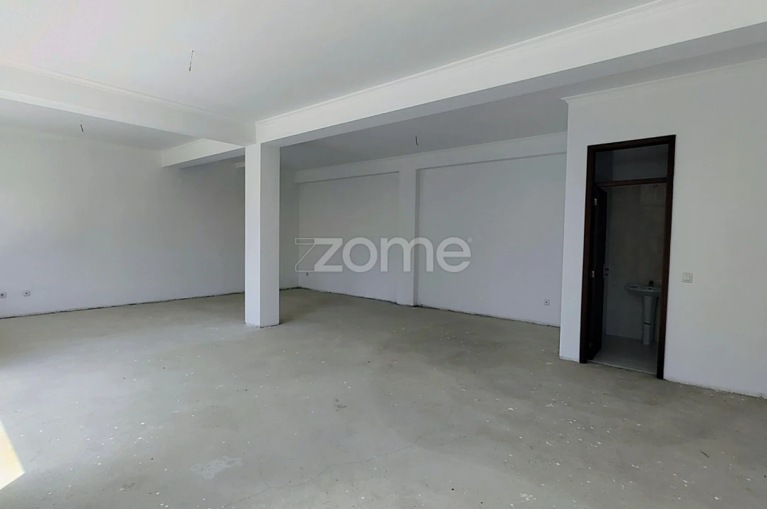 Apartamento T2 para Venda em Nelas Foto 5