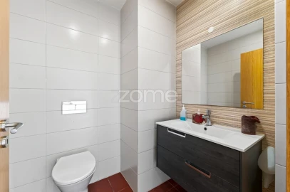 Moradia T4 para Venda em Pontinha e Famões