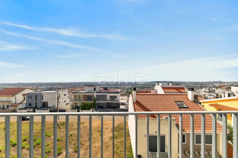 Moradia T4 para Venda em Pontinha e Famões Foto 31
