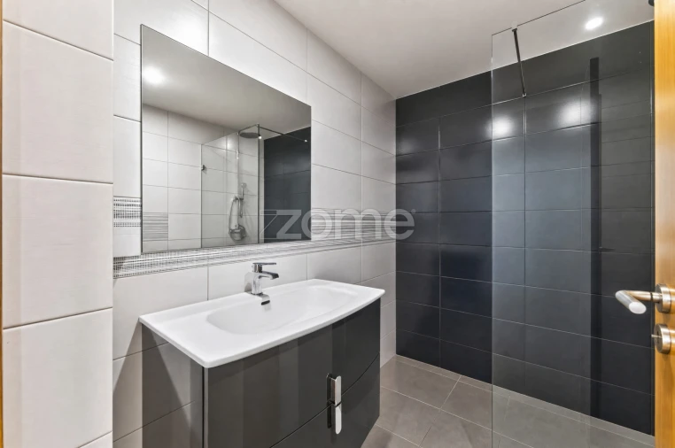 Moradia T4 para Venda em Pontinha e Famões Foto 12