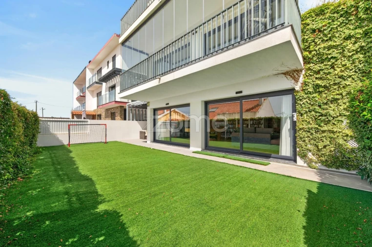 Moradia T4 para Venda em Pontinha e Famões Foto 3
