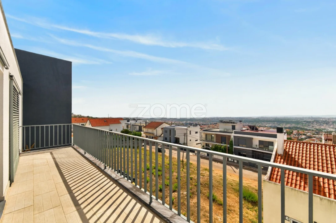 Moradia T4 para Venda em Pontinha e Famões Foto 30