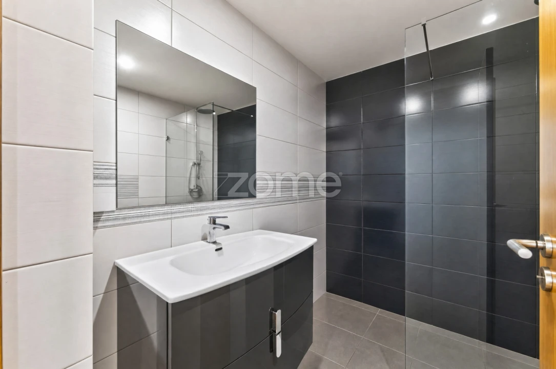 Moradia T4 para Venda em Pontinha e Famões Foto 12