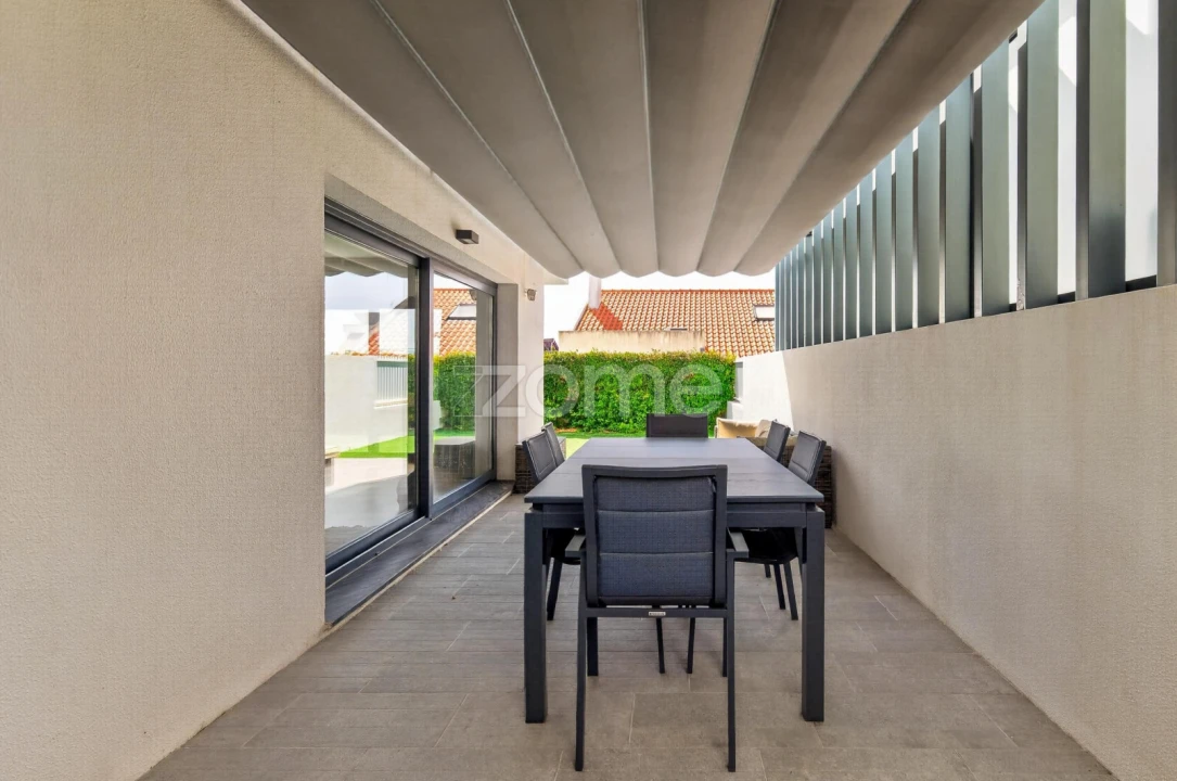 Moradia T4 para Venda em Pontinha e Famões Foto 5