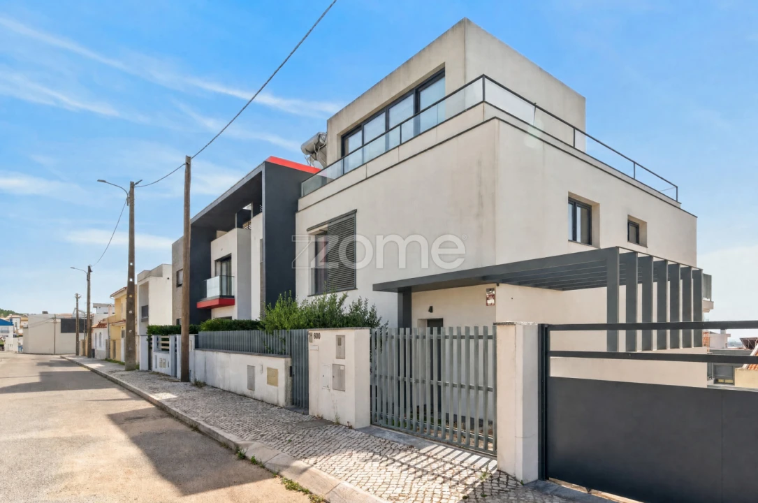 Moradia T4 para Venda em Pontinha e Famões Foto 45