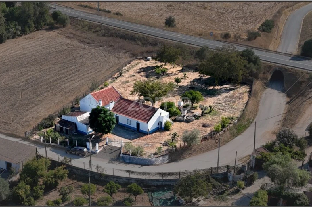 Quinta T4 para Venda em Santa Maria do Castelo e Santiago e Santa Susana Foto 1