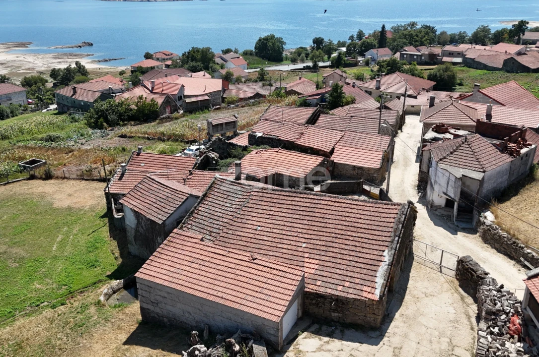 Moradia T1 para Venda em Viade de Baixo e Fervidelas Foto 7