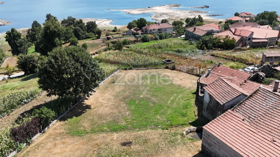 Moradia T1 para Venda em Viade de Baixo e Fervidelas