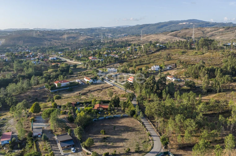 Terreno para Venda em Aguiar de Sousa Foto 2