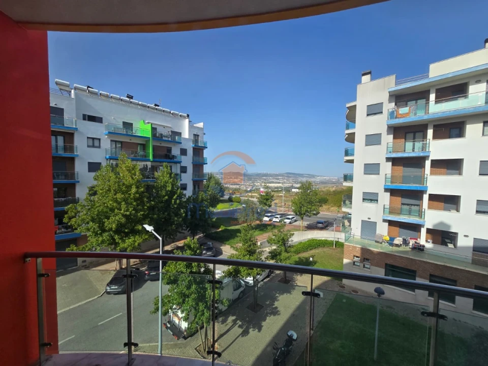 Apartamento T2 para Venda em Ramada e Caneças Foto 2