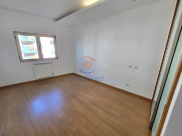 Apartamento T2 para Venda em Ramada e Caneças