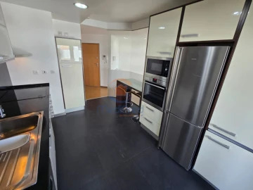 Apartamento T2 para Venda em Ramada e Caneças