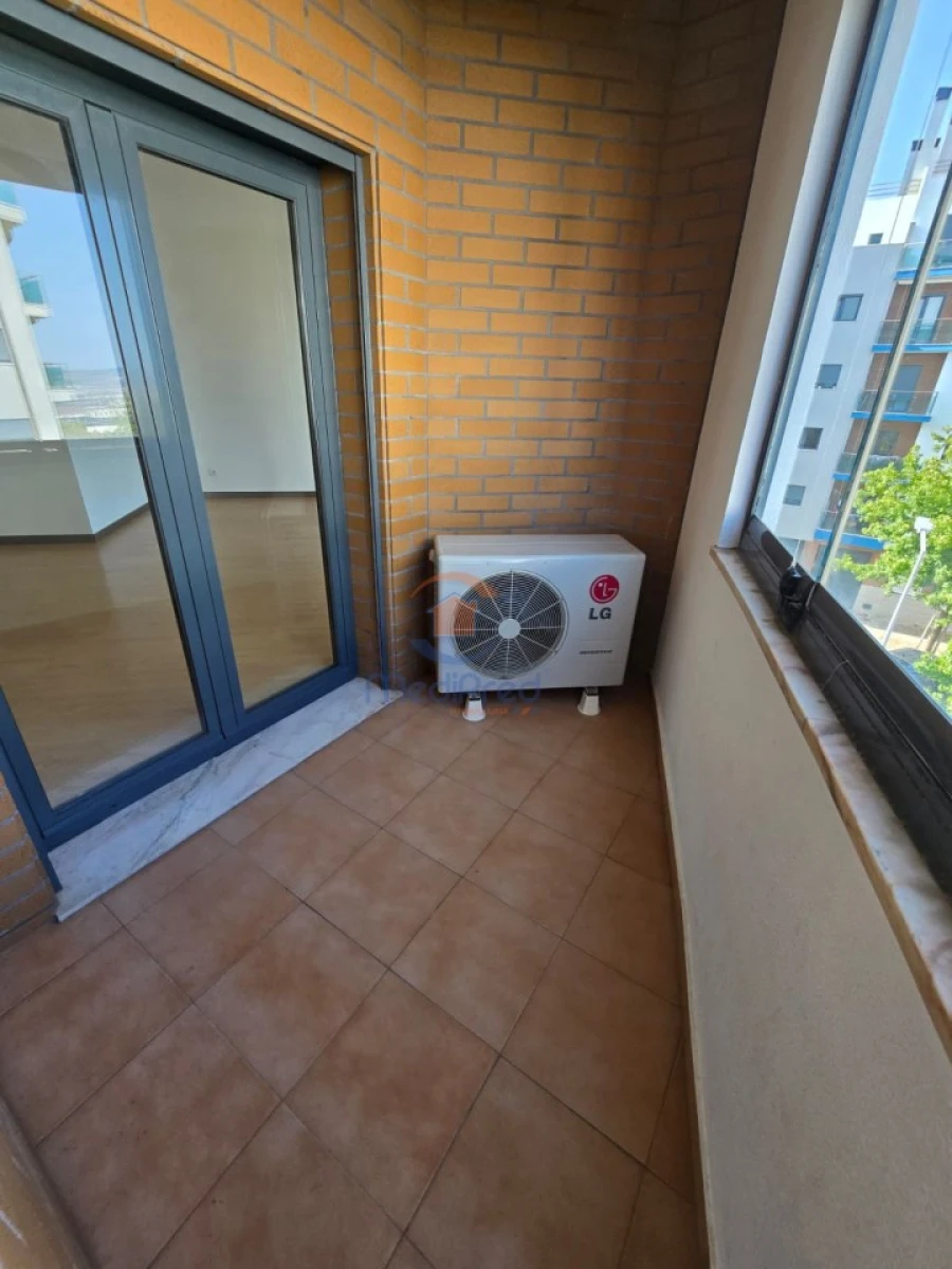 Apartamento T2 para Venda em Ramada e Caneças Foto 15