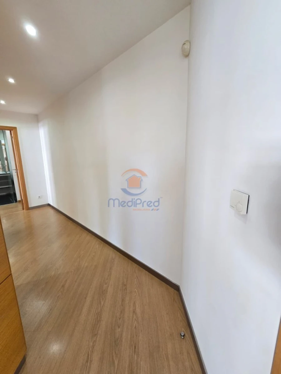Apartamento T2 para Venda em Ramada e Caneças Foto 22