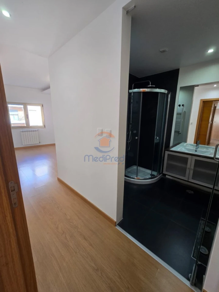 Apartamento T2 para Venda em Ramada e Caneças Foto 23