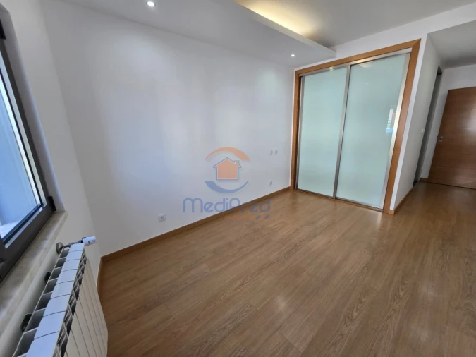 Apartamento T2 para Venda em Ramada e Caneças Foto 25