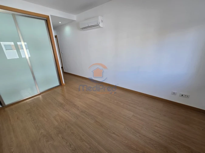 Apartamento T2 para Venda em Ramada e Caneças Foto 26