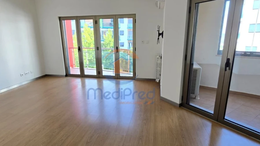 Apartamento T2 para Venda em Ramada e Caneças