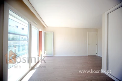 Apartamento T2 para Arrendamento em Póvoa de Santo Adrião e Olival Basto