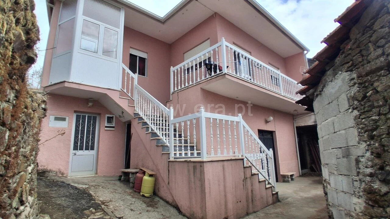 Moradia T2 para Venda em Vila Marim Foto 1