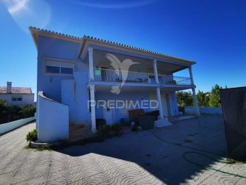 Moradia T4 para Venda em Serra e Junceira