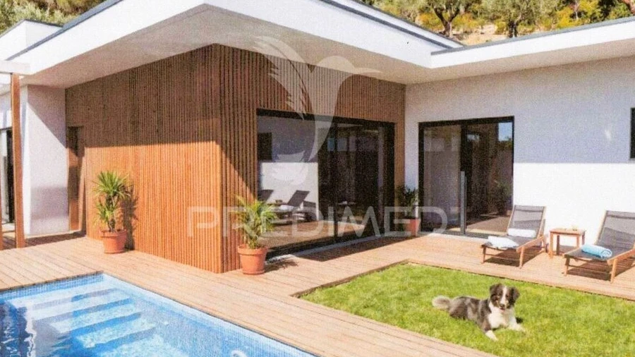 Moradia T4 para Venda em Fernao Ferro